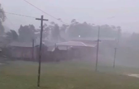VÍDEO: Temporal causa pânico e destruição em comunidade rural de&nbsp;Maués